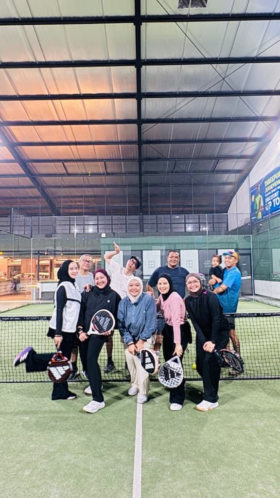 Chic Racquet  media 3