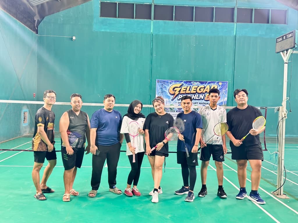 Eight Racquet Badminton media 6