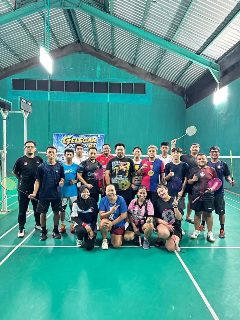 Eight Racquet Badminton media 5