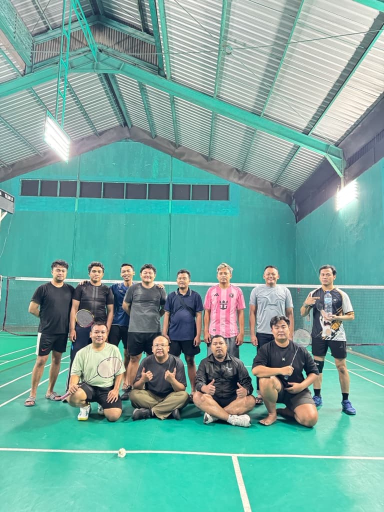 Eight Racquet Badminton media 4