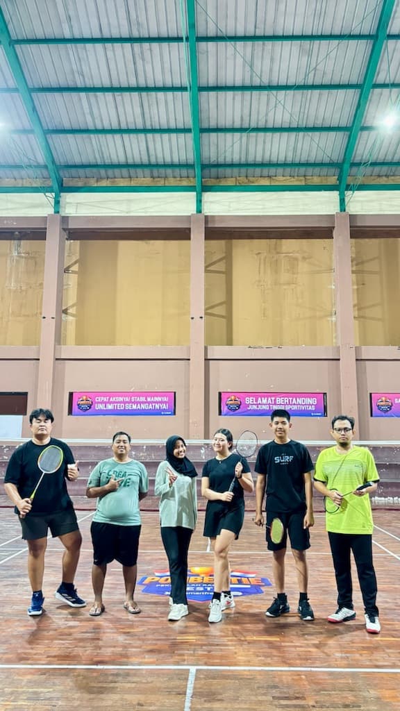 Eight Racquet Badminton media 3