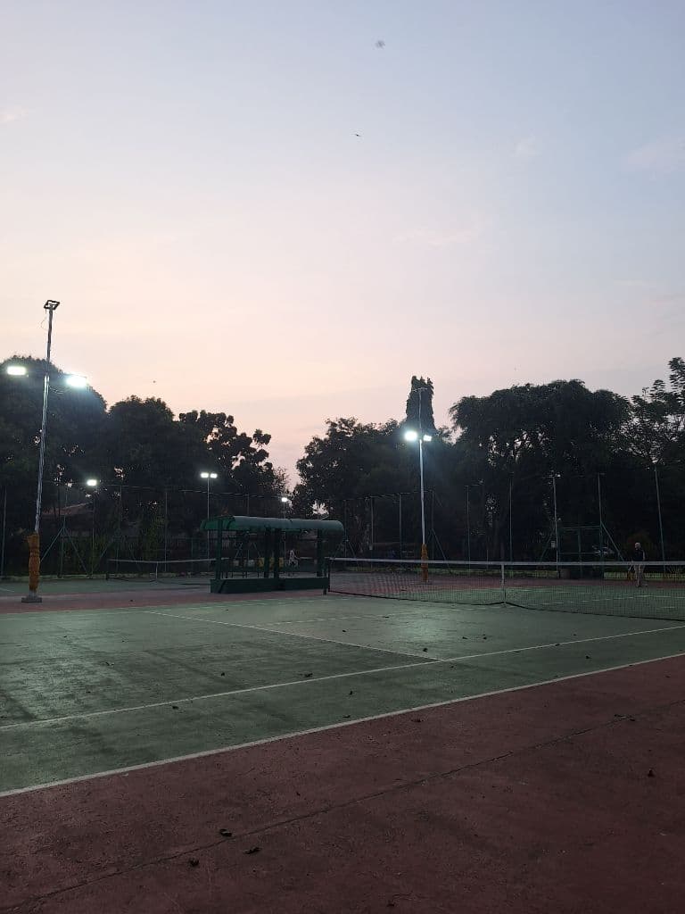 NGAJAK TENIS media 1