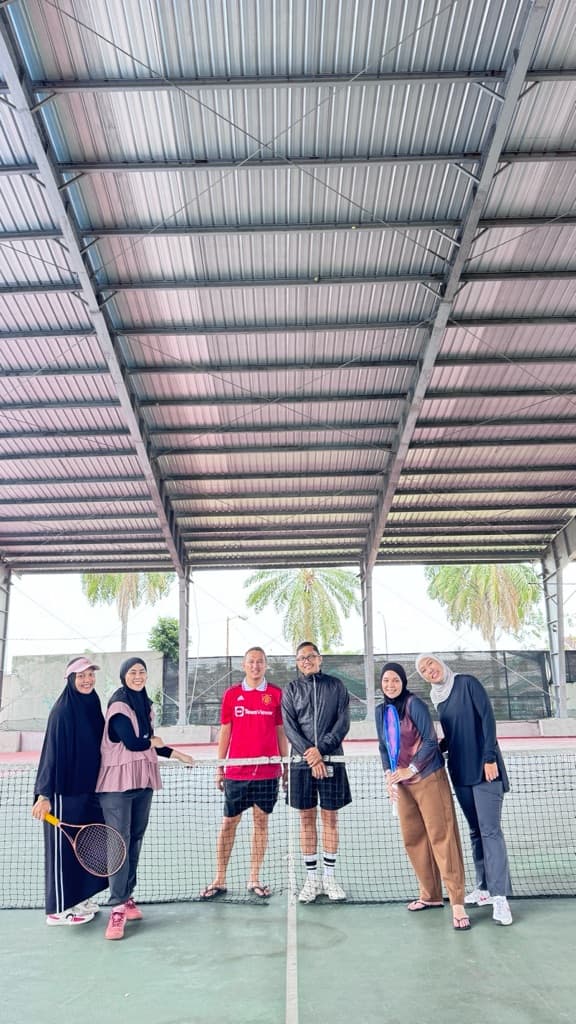 Setengah Tenis media 1