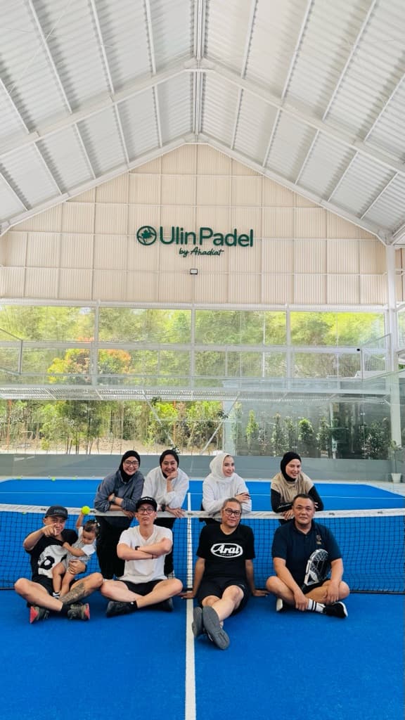 Chic Racquet  media 2
