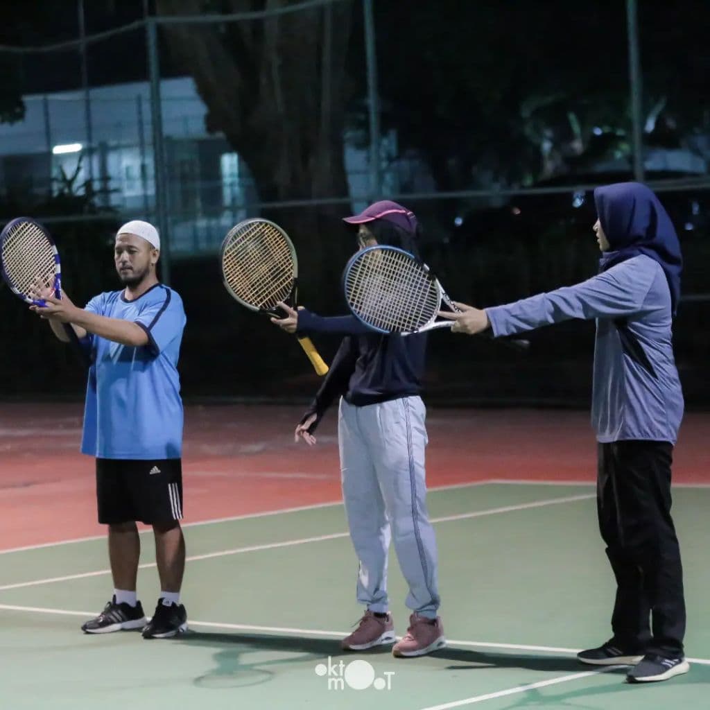 Adjiebonn Tenis media 1